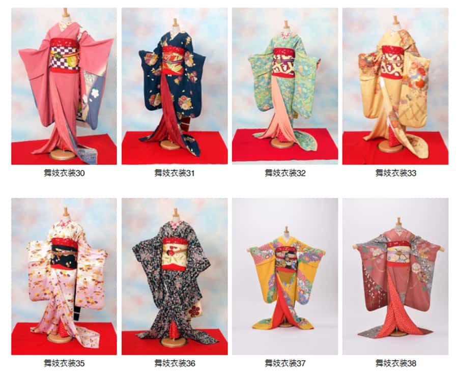 Kyoto: 2-Hour Maiko Makeover and Photo Studio Shoot - Choosing a kimono with seasonal details