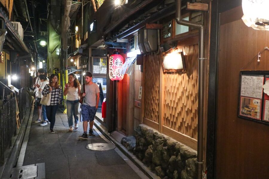 Kyoto : 3-Hour Bar Hopping Tour in Pontocho Alley at Night - Key points to know before booking