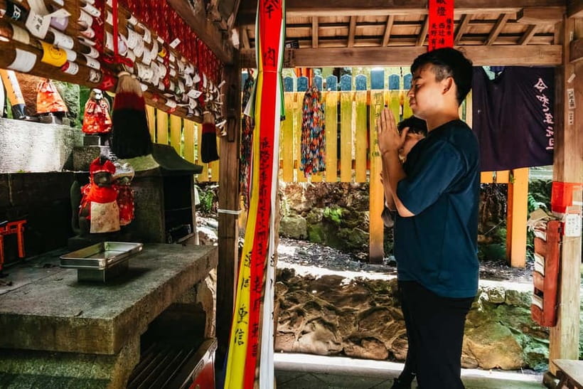 Kyoto: 3-Hour Fushimi Inari Shrine Hidden Hiking Tour - Arriving at Fushimi Inari’s famous front area