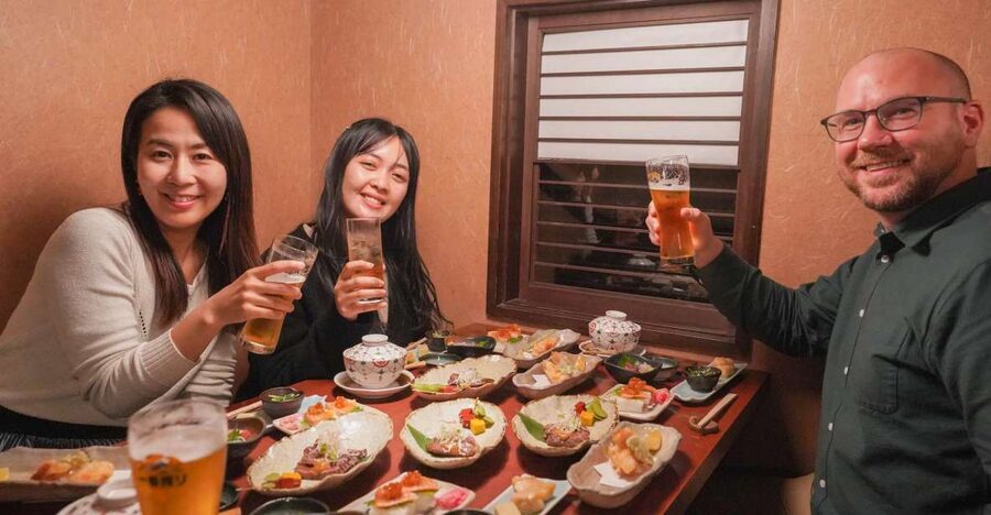 Kyoto: 3-Hour Night Foodie Tour in Gion - Three Kyoto sake pours with useful guidance