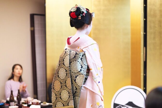 Kyoto 4 hr Gion Private Guided Tour & Maiko or Geisha Dinner - Price: when $578.56 per person makes sense