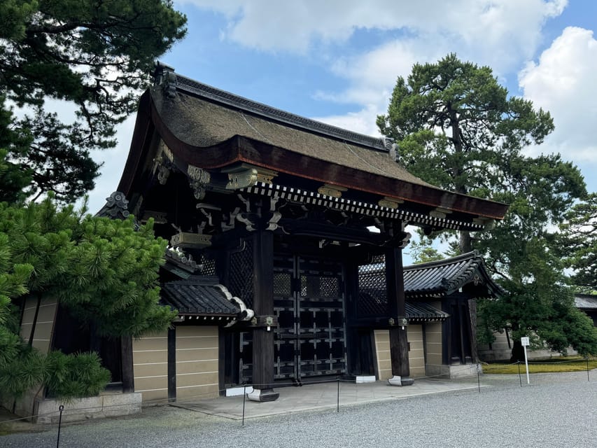 Kyoto: Discover Every Bit of Kyoto Imperial Palace - Should you book Kyoto Imperial Palace with a guide?