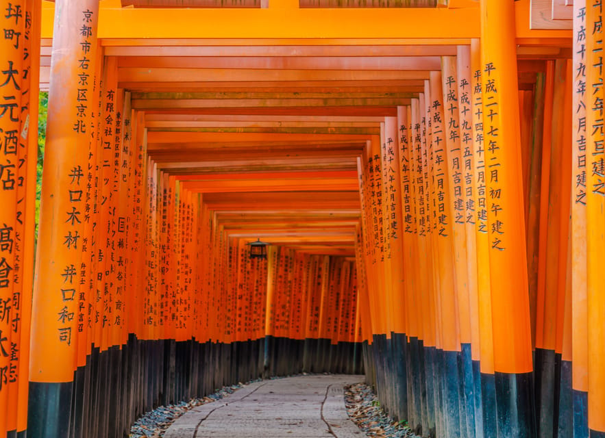 Kyoto: Discover Fushimi Inari, Kiyomizudera, and Yasaka Pagoda. - Key points at a glance