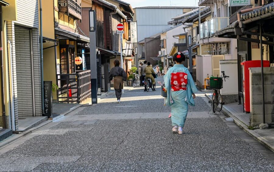 Kyoto: Early Bird E-Bike Tour with Lunch - Who should book this Kyoto bike tour?
