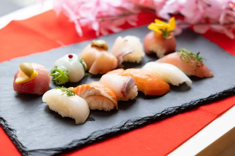 Kyoto: Enjoy Sushi & Market Tour! Best for Family & Couple! - Key points at a glance