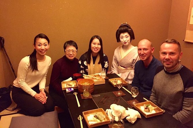 Kyoto Evening Gion Food Tour Including Kaiseki Dinner - Crossing the Kamogawa River