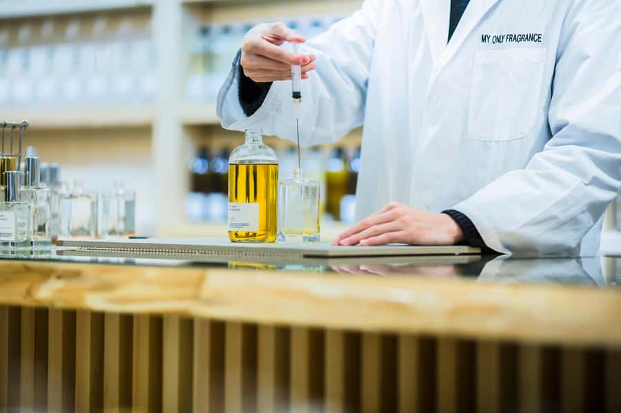 kyoto:Experience creating one-of-a-kind special fragrances - Watching the custom blend take shape