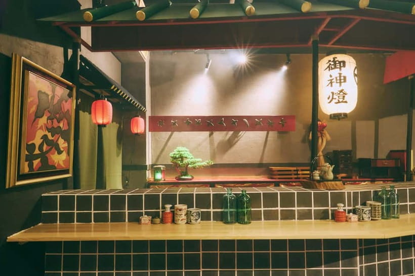 Kyoto: Forge Your Own Ninja Weapon with Japanese Tin Casting - Pouring the Molten Tin