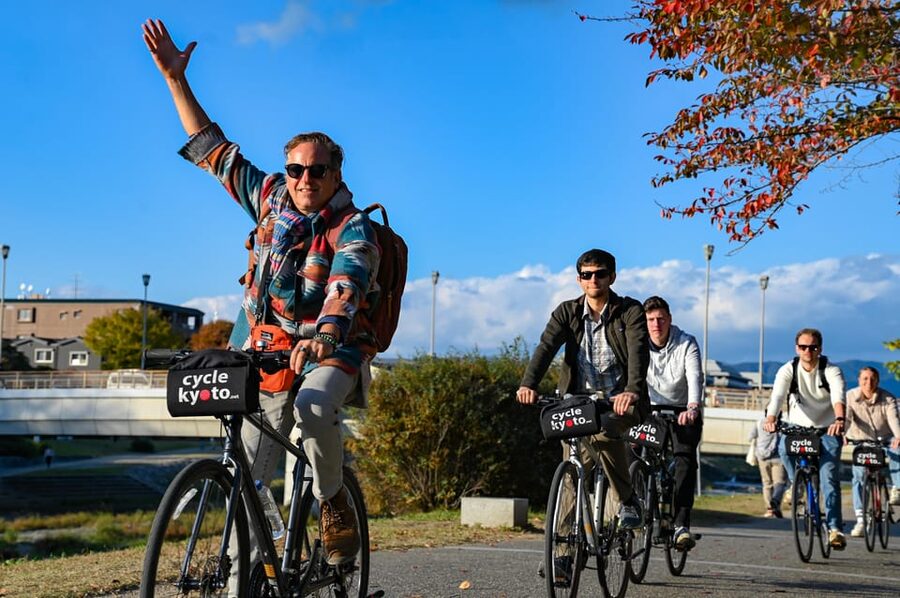 Kyoto: Full Day Bike Tour - Toji and Nishi Honganji set the historical tone