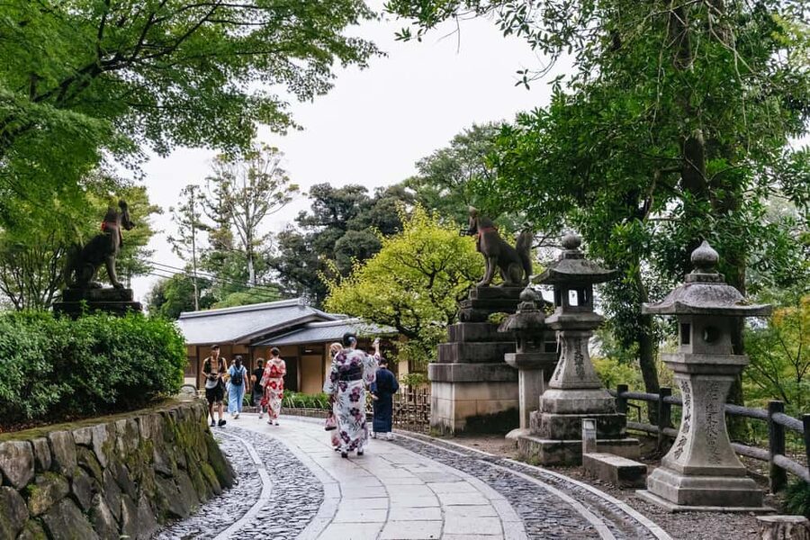 Kyoto: Full-Day Guided Bus Tour to Top Highlights & Tickets - What the guiding adds to the day