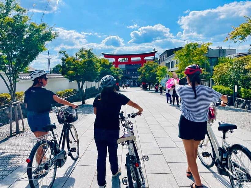 Kyoto: Fushimi Inari Shrine and Tofukuji Temple E-Bike Tour - Fushimi Inari Shrine and the meaning of the torii gates
