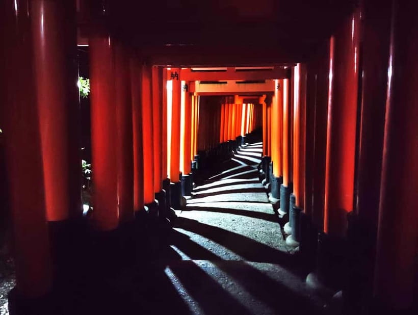 Kyoto: Fushimi Inari Taisha Night Tour with Guide - Why Fushimi Inari Feels Different at Night