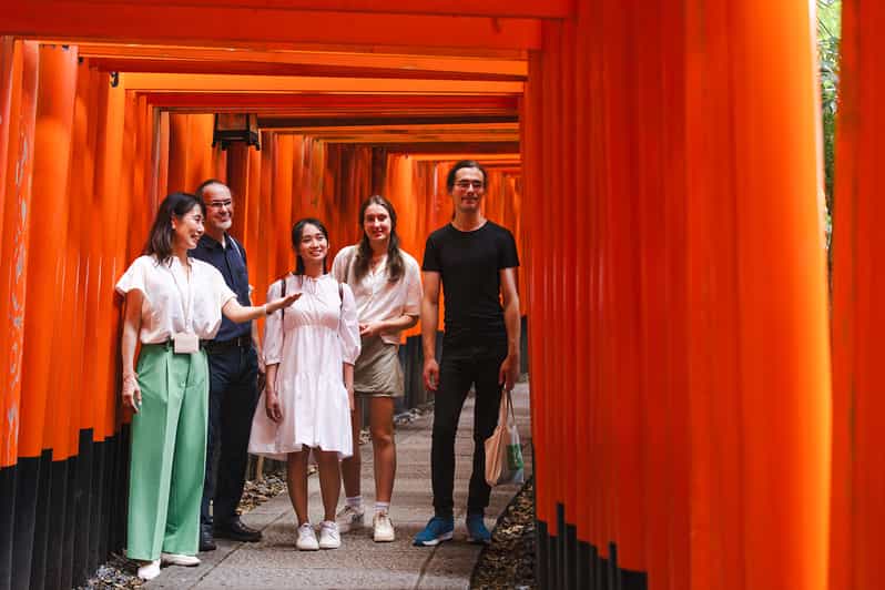 Kyoto: Fushimi Inari Taisha Shrine Walking Tour with Guide - Reading the torii gates at Fushimi Inari Taisha