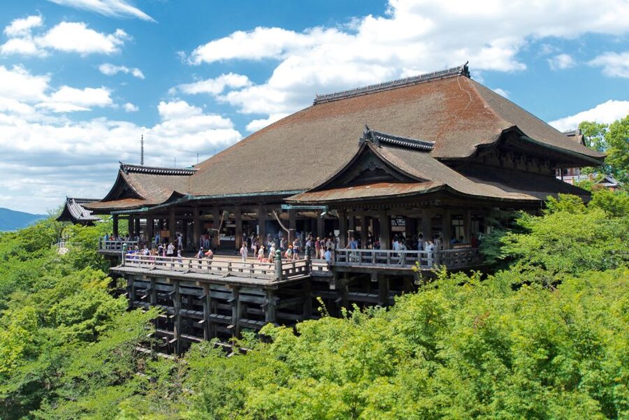 Kyoto: Fushimi Inari-taisha y Kiyomizu-dera (Spanish Guide) - Kiyomizudera and its famous wooden platform