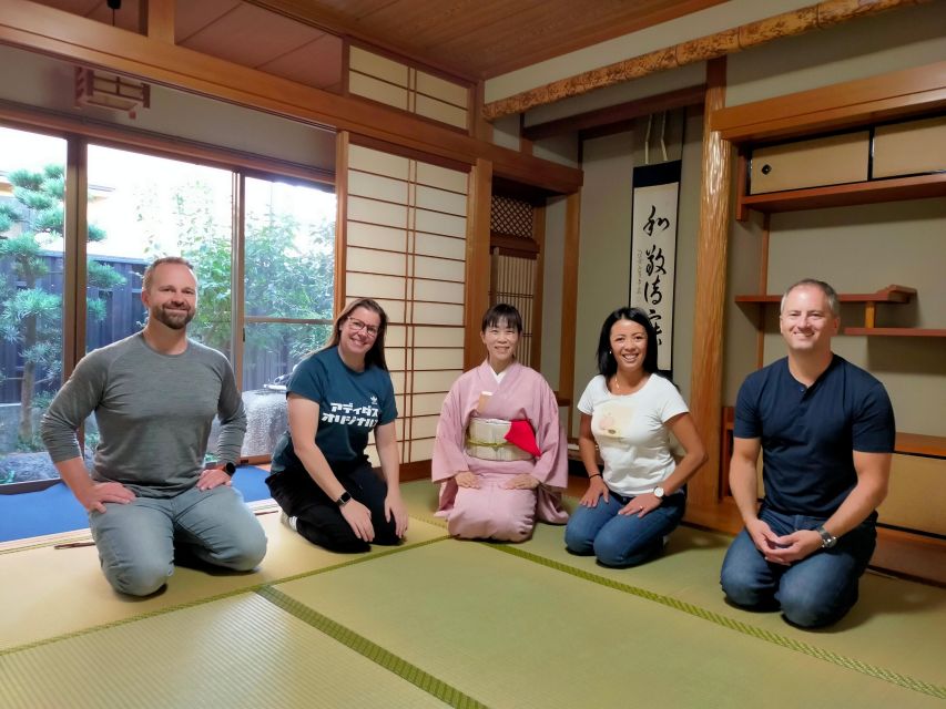 Kyoto Fushimiinari:Wagashi Making & Small Group Tea Ceremony - Walking through the tiny garden