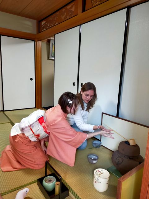 Kyoto Fushimiinari:Wagashi Making & Small Group Tea Ceremony - English instruction and the hosts