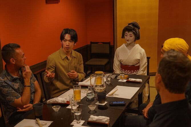 Kyoto: Geisha Dinner & Gion Cultural Walk - Group size, access, and timing