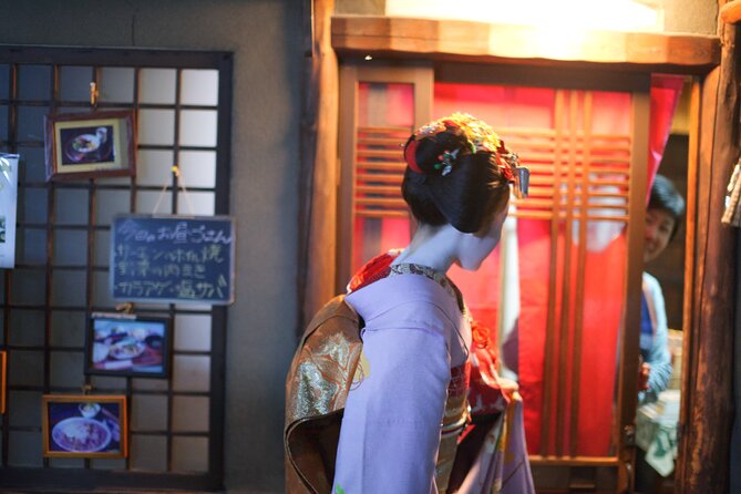 Kyoto Geisha Show Cultural Hour with an apprentice geisha, Maiko - Meeting a maiko instead of chasing a street sighting