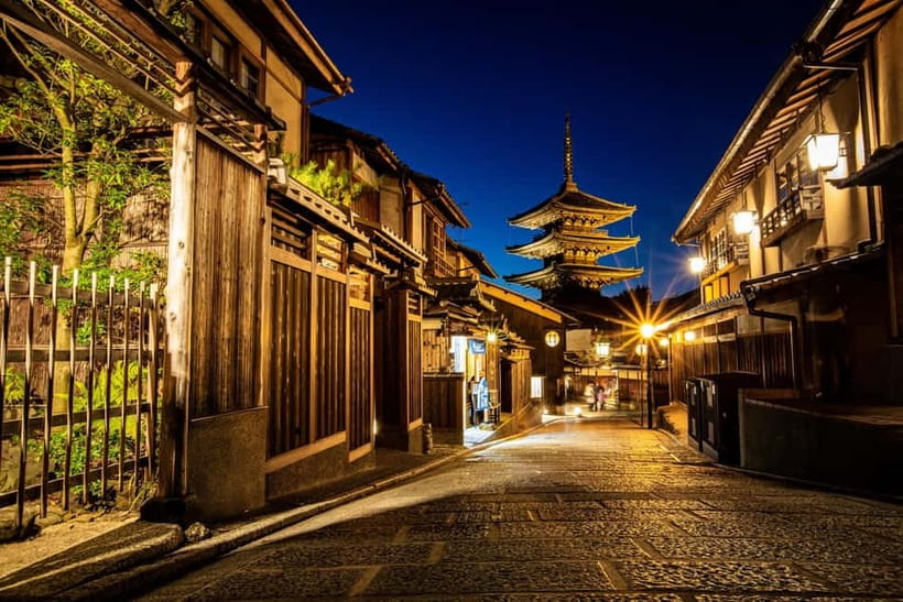 Kyoto Geisha Walking Tour: Gion District & Hidden Gems - What the guides add to the walk