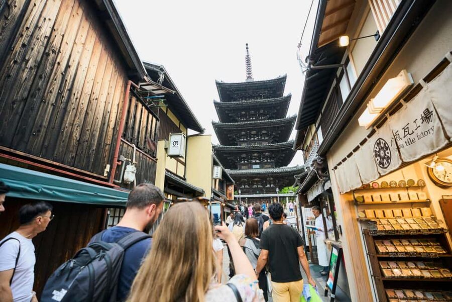 Kyoto Gion: 2-Hour Geisha Culture & Photogenic Walking Tour - Practical details that affect your day