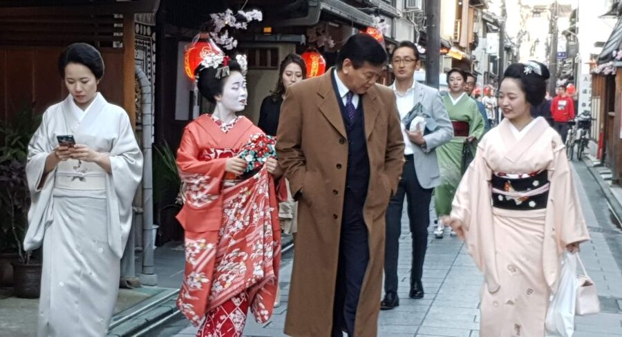 Kyoto: Gion and Higashiyama Walking Tour - Why the $20 price offers good value