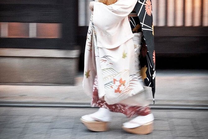 Kyoto Gion Cultural Walk & Geisha Show with Dining Options - Zenkyo-an and its unusual boar guardians