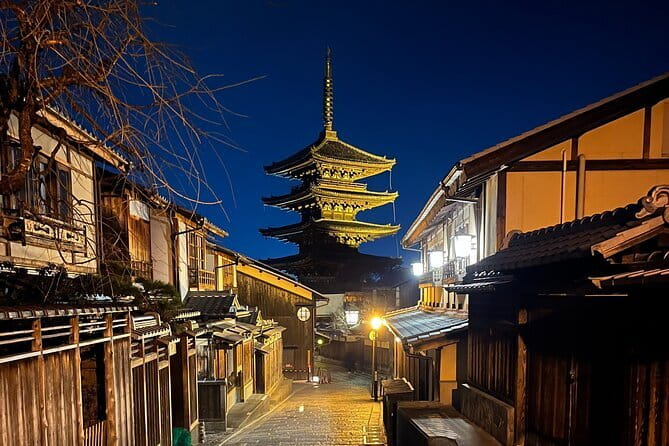 Kyoto Gion Early Morning Walking Tour - Yasaka Pagoda and the classic Kyoto view