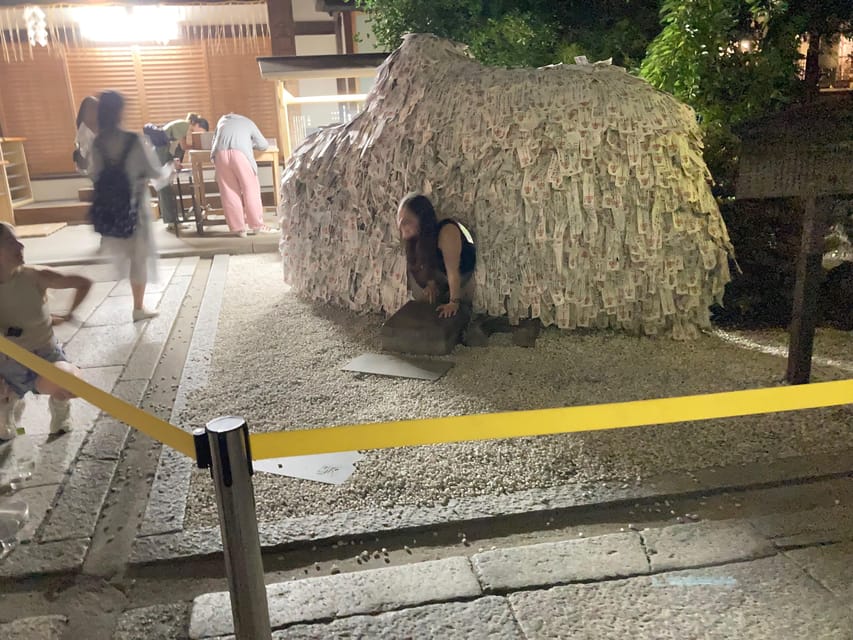 Kyoto: Gion Evening Walk with Hidden Gems, Geisha & Sake - Hōkan-ji Temple and Yasaka Pagoda after sunset
