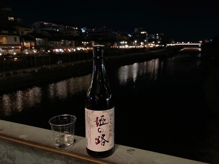 Kyoto: Gion Evening Walk with Hidden Gems, Geisha & Sake - Ninenzaka’s stone slope and old wooden houses