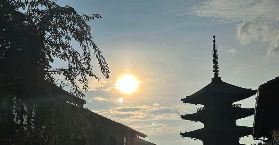 Kyoto: Gion & Geisha district evening tour - Gion Shirakawa and the world of geiko and maiko