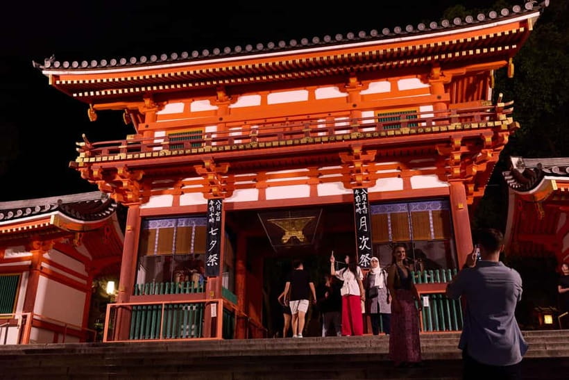 Kyoto: Gion Geisha District Walking Tour - Stories of Geisha - What the guides add to the experience
