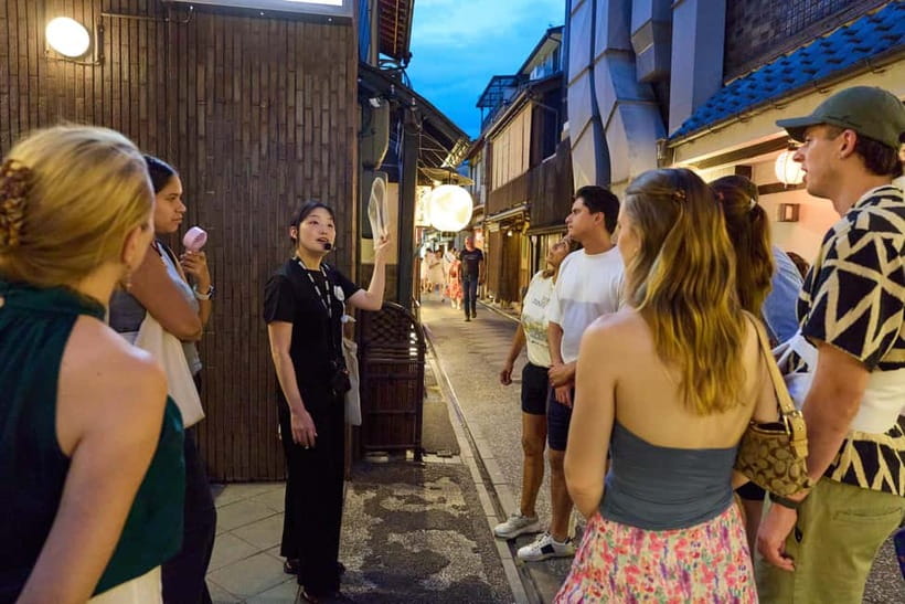 Kyoto: Gion Geisha District Walking Tour - Stories of Geisha - Pontocho Alley and the old teahouse streets