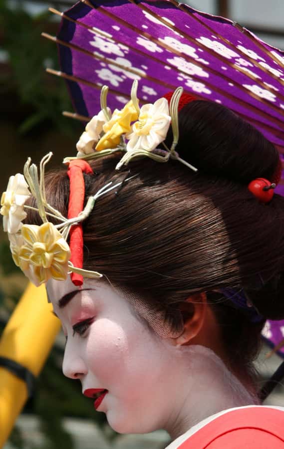 Kyoto: Gion Geisha District with Souvenir and Snack - Starting at Kawaramachi and crossing the Kamo River