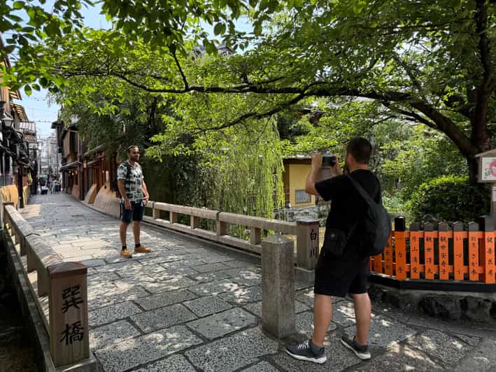 Kyoto: Gion Geisha District & Yasaka Shrine Walking Tour - Yasaka Shrine, Gion’s spiritual center