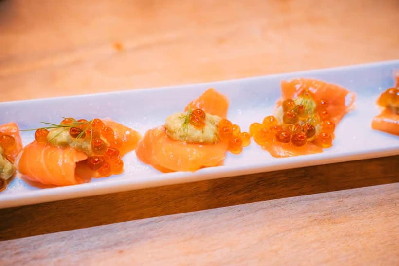 Kyoto: Gion Local Food Tour (Taste 15 dishes) - Final stop: sushi and tempura