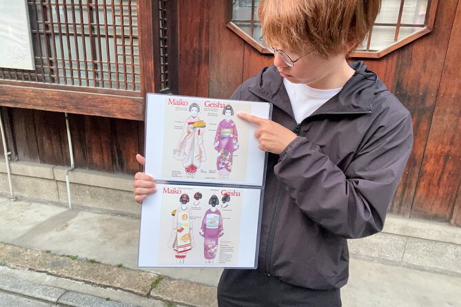 Kyoto: Gion Magical Night Walking Tour - The Four-Century-Old Temple Garden