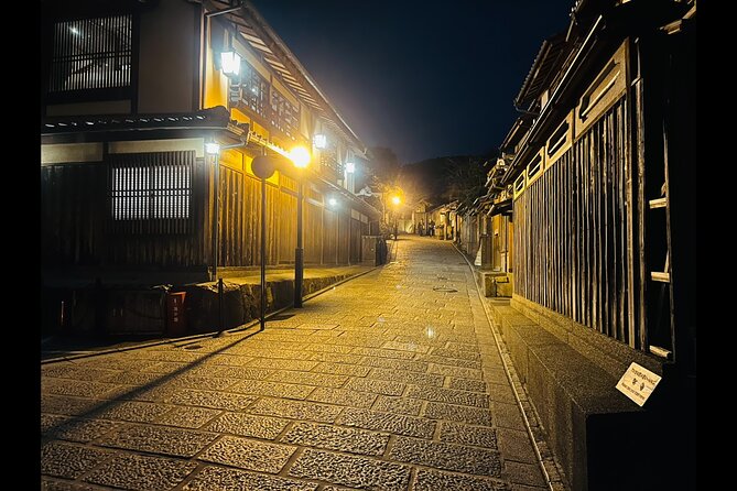 Kyoto: Gion Magical Night Walking Tour - Yasaka Shrine and Gion-san
