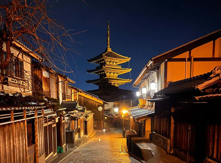 Kyoto: Gion Magical Night Walking Tour with Geisha Insights - Meeting your guide at Minamiza Theatre