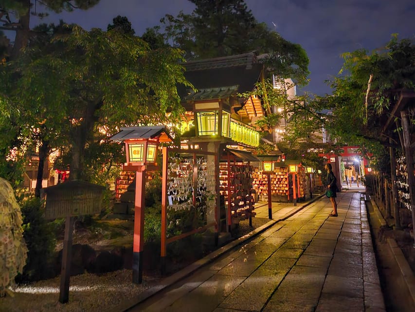 Kyoto: Gion Night or Morning Walking Tour with Local Snacks - Hanamikoji Street and Gion’s old lanes