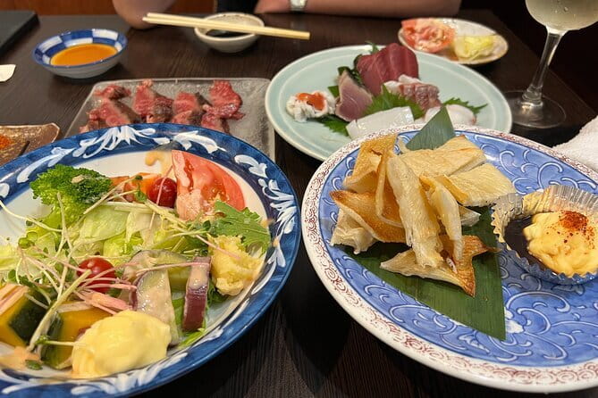 Kyoto: Gion & Pontocho Food Tour with 13 Dishes - Starting at Yasaka Shrine after dark
