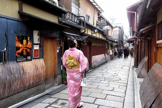 Kyoto: Gion & Pontocho Food Tour with 13 Dishes - Your first meal in a Gion izakaya