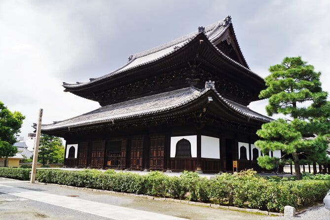 Kyoto Gion Walking Tour for First Time Visitors - Hōkan-ji and the famous Yasaka Pagoda view
