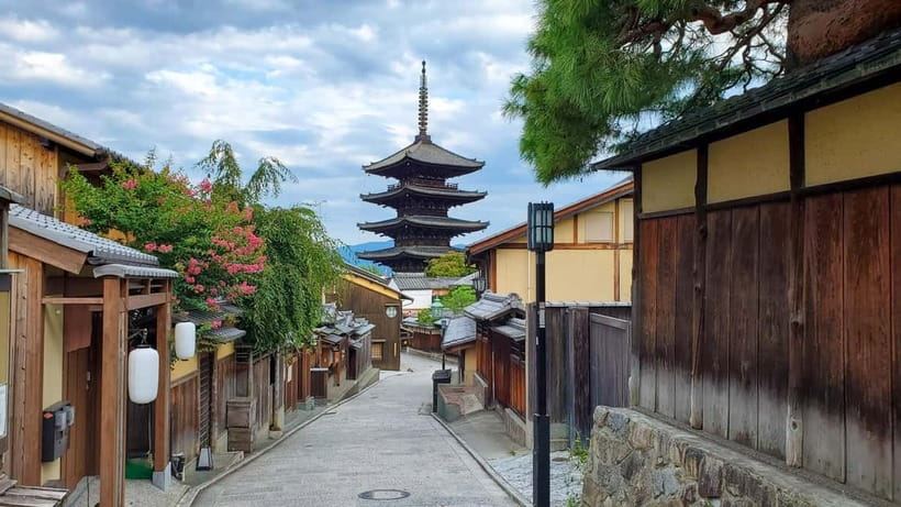 Kyoto: Gion Walking Tour for First-Time Visitors - What the guide adds for $22