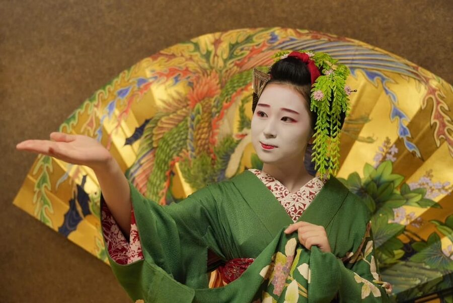 Kyoto: Gion Walking Tour, Geisha Show and Japanese Game - Key points at a glance