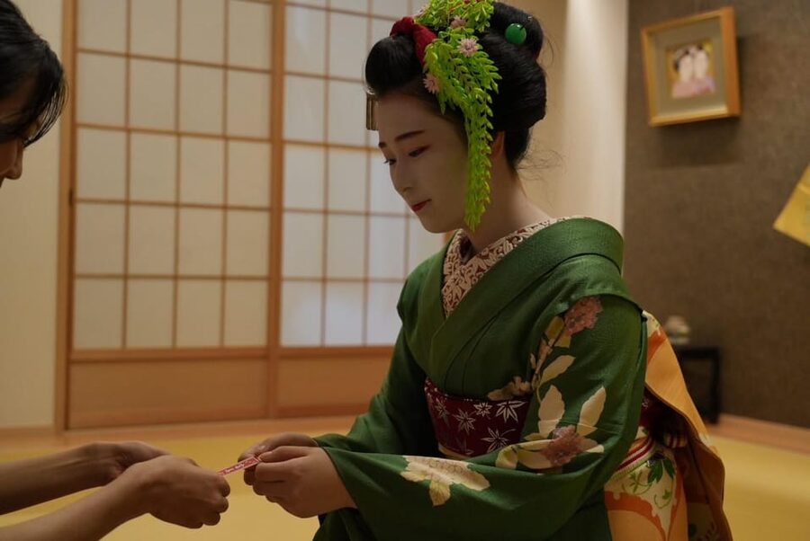 Kyoto: Gion Walking Tour, Geisha Show and Japanese Game - Is $118 a fair price?