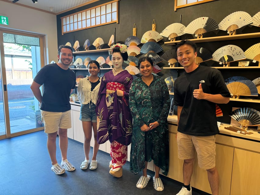 Kyoto: Gion Walking Tour, Geisha Show and Japanese Game - Who will enjoy this most?
