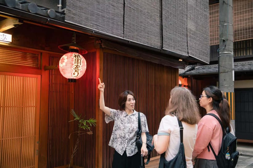 Kyoto: Gion World of the Geisha Guided Walking Tour - Why Gion makes such a good walking tour
