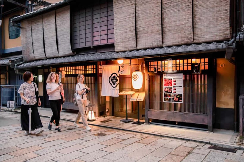 Kyoto: Gion World of the Geisha Guided Walking Tour - Three possible finishing points near Gion Kōbu Kaburెనjō
