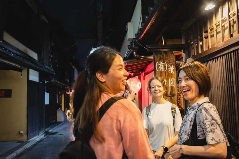 Kyoto: Gion World of the Geisha Guided Walking Tour - Starting near the Izumo-no-Okuni statue or Kanji Museum