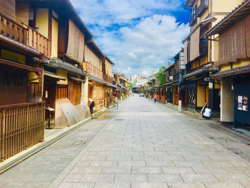 Kyoto: Half-Day Private Guided Tour to the Old Town of Gion - Yasaka Shrine, the route’s cultural anchor